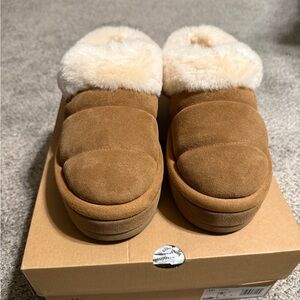 UGG Tan Slippers with Cream Fur